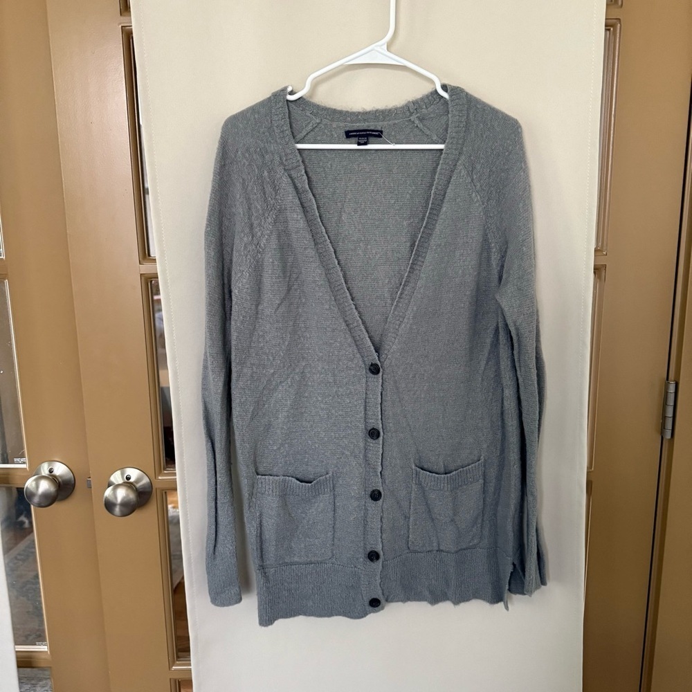 American Eagle Women's Medium Grey V-Neck‎ Button Tunic Cardigan
